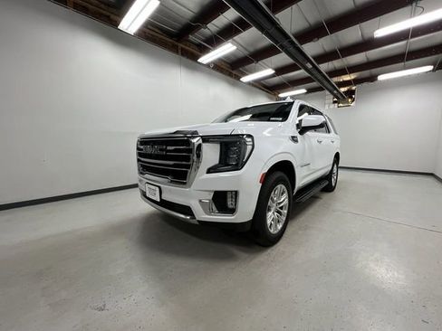 Used 2022 GMC Yukon SLT w/ SLT Premium Package image 4