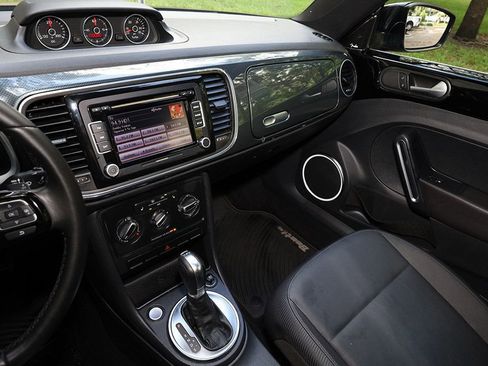 Used 2013 Volkswagen Beetle 2.0T image 33