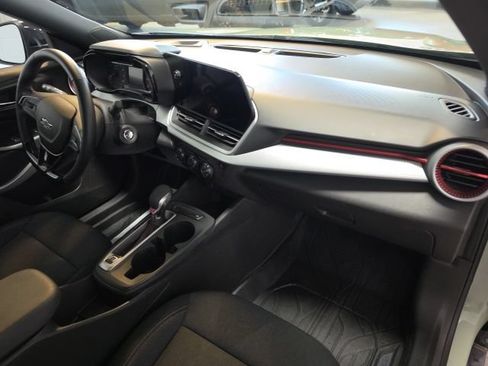 Used 2024 Chevrolet Trax RS FWD image 24