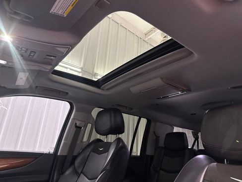 Used 2018 Cadillac Escalade ESV Luxury RWD image 43