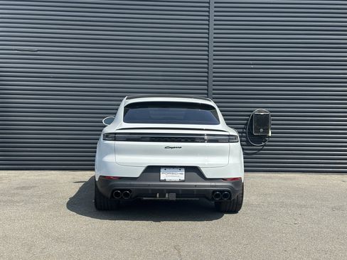 Certified 2025 Porsche Cayenne E-Hybrid Coupe AWD/4WD image 7