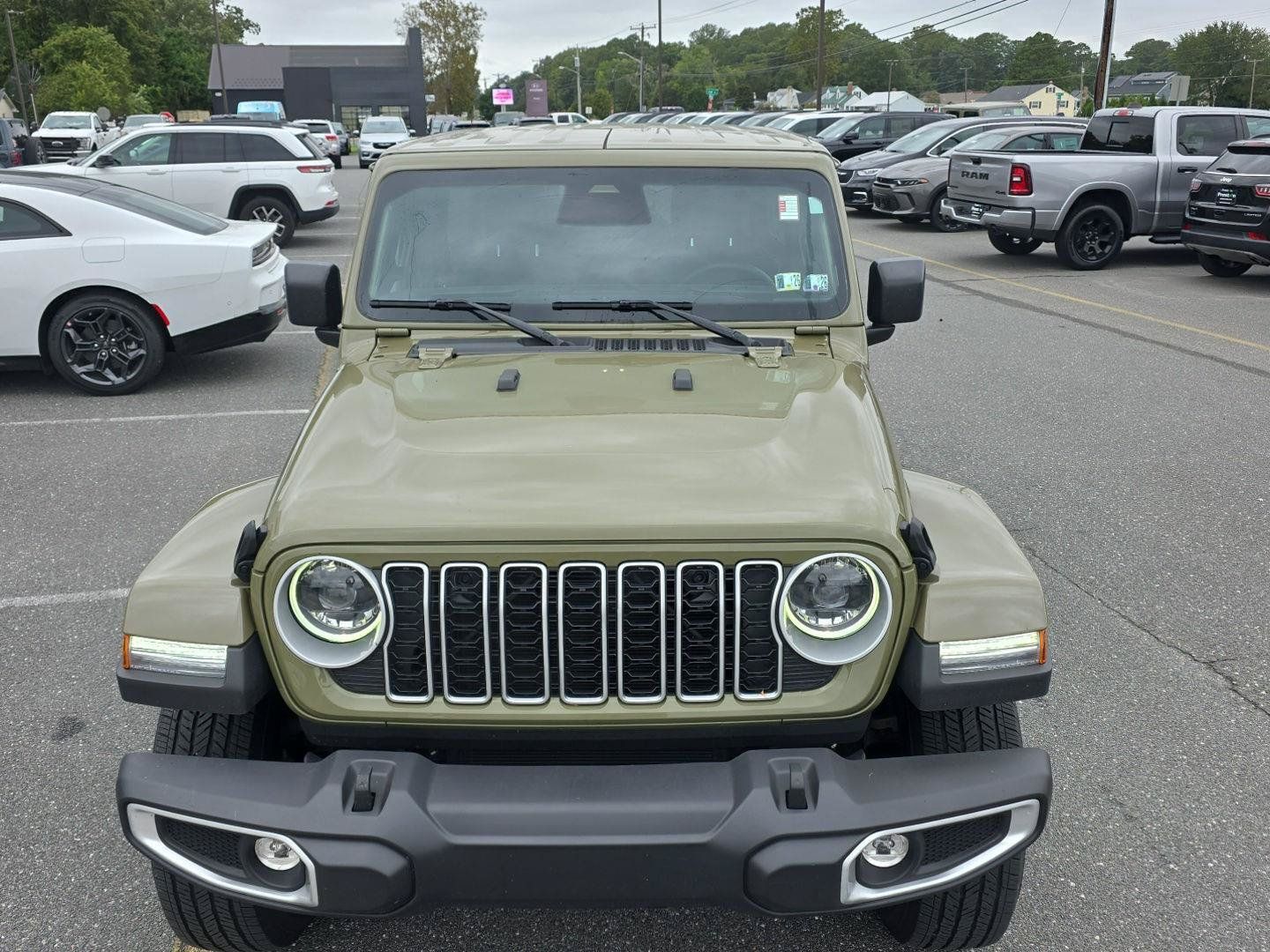 Used 2026 Jeep Wrangler Unlimited Sahara AWD/4WD image 3