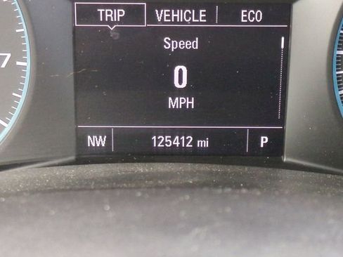 Used 2018 Chevrolet Equinox LT FWD image 32