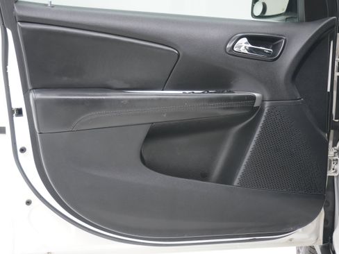 Used 2019 Dodge Journey SE w/ Connectivity Group FWD image 14