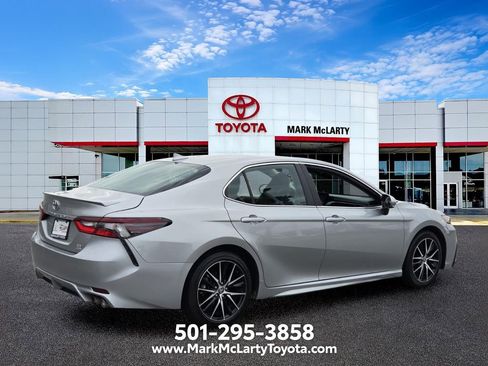 Used 2024 Toyota Camry SE w/ Cold Weather Package AWD/4WD image 4