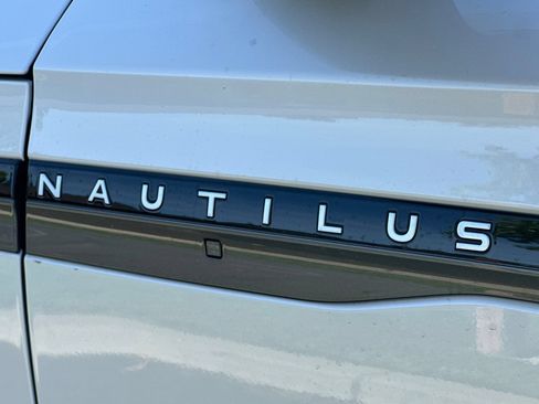 Used 2024 Lincoln Nautilus Reserve w/ Equipment Group 202A AWD/4WD image 26