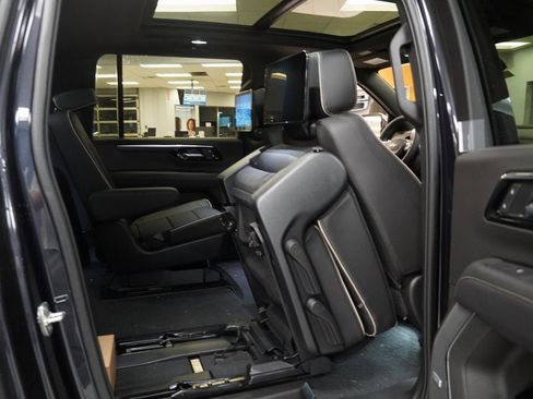 New 2025 Chevrolet Suburban Premier image 27