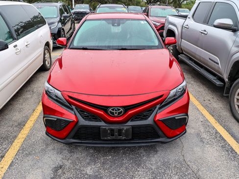 Used 2024 Toyota Camry SE w/ Convenience Package FWD image 5
