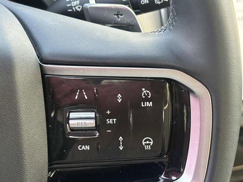 Used 2025 Land Rover Discovery Sport S image 24