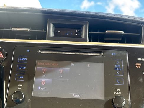 Used 2017 Toyota Corolla LE image 11