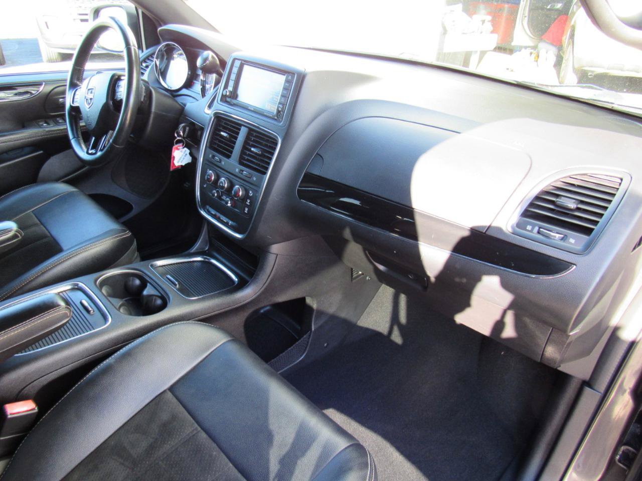 Used 2015 Dodge Grand Caravan SXT FWD image 30