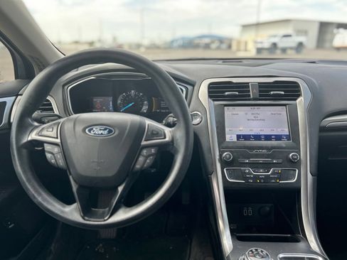 Used 2020 Ford Fusion SE FWD image 17