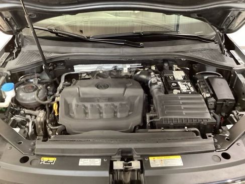 Certified 2024 Volkswagen Tiguan SE image 17