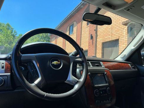 Used 2011 Chevrolet Avalanche LT AWD/4WD image 37