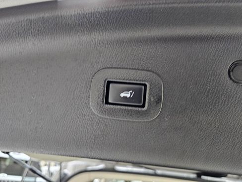 Used 2015 INFINITI QX80 4WD w/ Deluxe Technology Package image 16