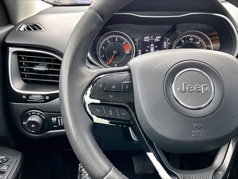 Used 2020 Jeep Cherokee Latitude Plus image 23