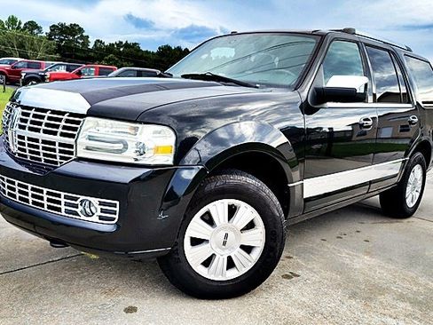 Used 2014 Lincoln Navigator 4WD image 1