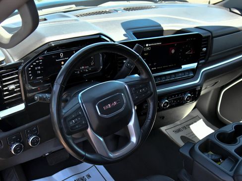 Used 2025 GMC Sierra 1500 SLT AWD/4WD image 17