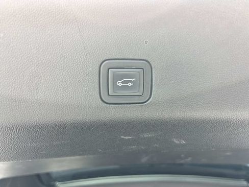 Used 2023 GMC Yukon SLT AWD/4WD image 13