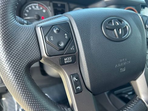 Used 2022 Toyota Tacoma TRD Off-Road AWD/4WD image 15
