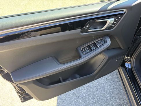 New 2026 Porsche Macan image 23