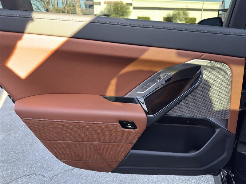 Used 2025 BMW i7 eDrive50 w/ M Sport Package RWD image 30