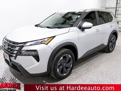 Used 2024 Nissan Rogue SV FWD image 2