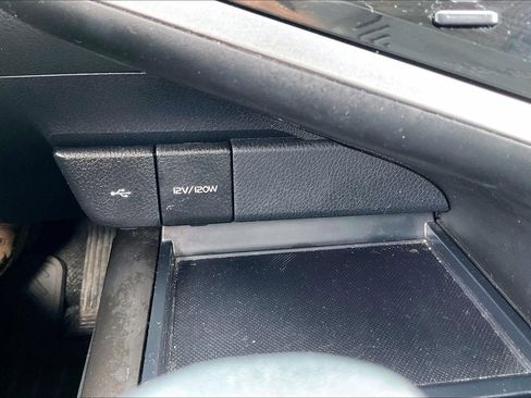 Used 2023 Toyota Camry SE image 20