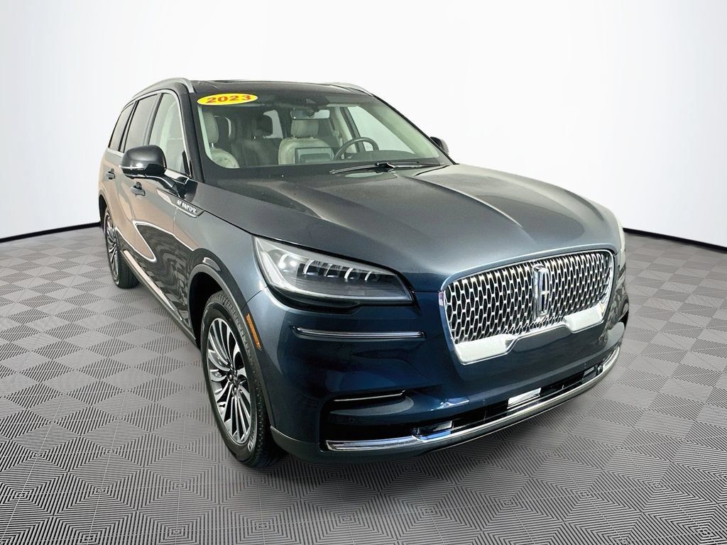 Used 2023 Lincoln Aviator Reserve w/ Elements Package Plus AWD/4WD image 2