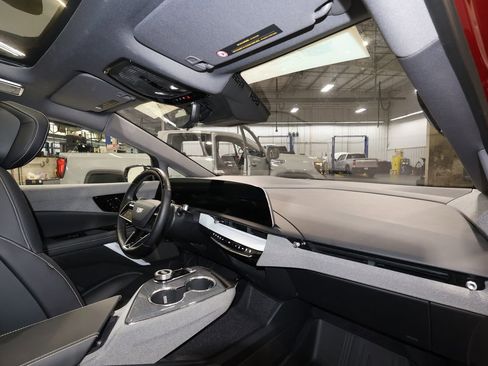 Certified 2025 Cadillac Optiq Sport 2 w/ LPO, Floor Liner Package image 27