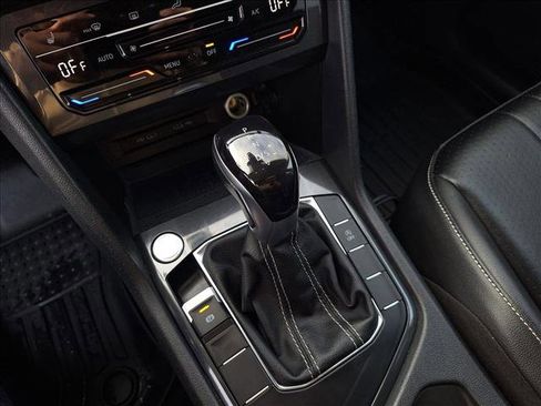 Used 2022 Volkswagen Tiguan SE image 13