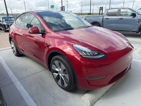 Used 2021 Tesla Model Y Long Range image 3