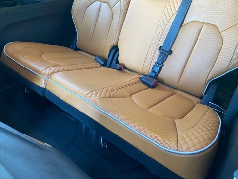 Used 2023 Chrysler Pacifica Pinnacle image 40