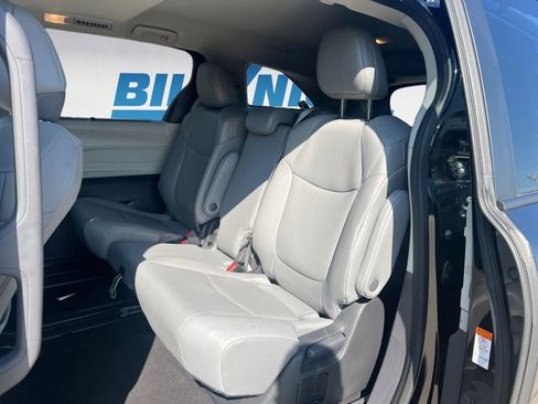 Used 2024 Toyota Sienna XLE image 13