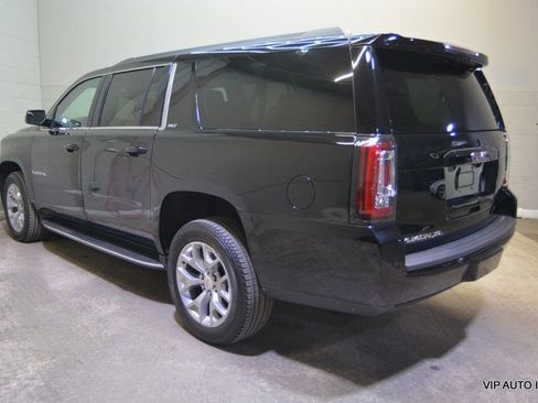 Used 2019 GMC Yukon XL SLT image 3