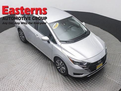 Used 2025 Nissan Versa SV FWD image 3