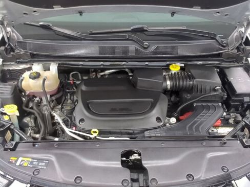 Used 2023 Chrysler Pacifica Touring-L FWD image 35