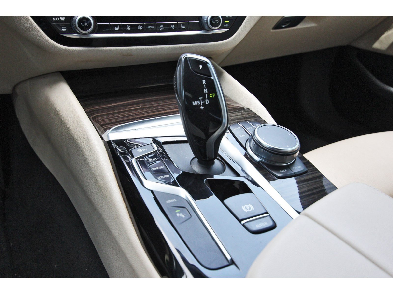 Used 2019 BMW 530e w/ Convenience Package RWD image 30