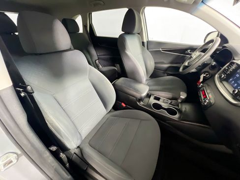 Used 2019 Kia Sorento LX FWD image 30