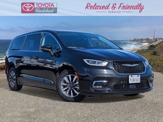Used 2023 Chrysler Pacifica Touring-L video 1