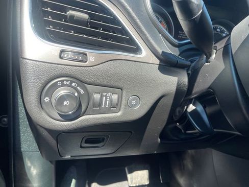 Used 2020 Jeep Cherokee Limited image 24