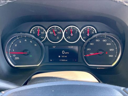 Used 2021 Chevrolet Suburban LT image 19