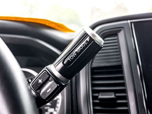 Used 2023 Nissan Titan SV image 21