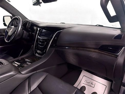 Used 2020 Cadillac Escalade Platinum image 29