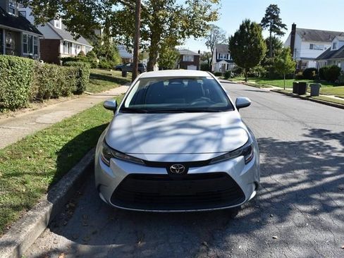 Used 2025 Toyota Corolla LE FWD image 3