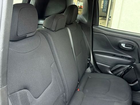 Used 2018 Jeep Renegade Altitude image 22