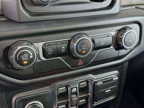 Used 2020 Jeep Wrangler Unlimited Sport image 23