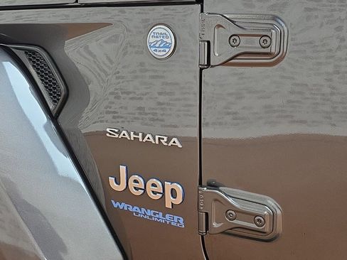 Used 2022 Jeep Wrangler Unlimited Sahara w/ Cold Weather Group image 34