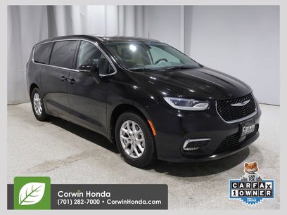 Used 2024 Chrysler Pacifica Touring-L