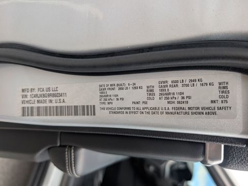 Used 2024 Jeep Grand Cherokee L Limited w/ Luxury Tech Group II image 23